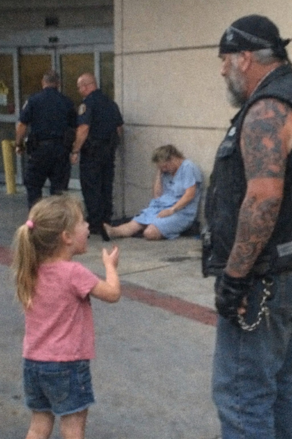 tt_A Six-Year-Old American Girl Stood Alone Outside a Sun-Scorched Hospital in Arizona Watching Her Sick Mother Slowly Collapse Against the Wall While Three Uniformed Security Guards Repeated the Word ‘Protocol’ Like It Meant More Than a Human Life