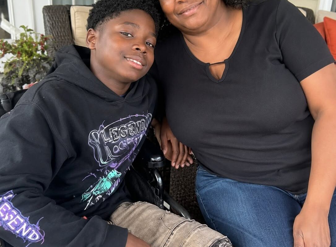 tt_Part 2: My Husband Booked First-Class Seats for Himself and His Mother, Then Handed Me Three Economy Tickets with the Kids