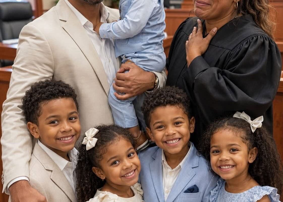 This Single Dad Fought to Adopt 5 Siblings Under 7 Before They Were Separated – The Judge Broke Down After Learning Why